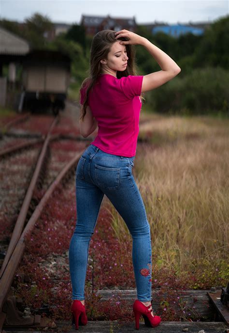 poses for girls in jeans|More.